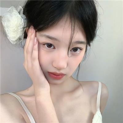 闭上眼睛活着很容易